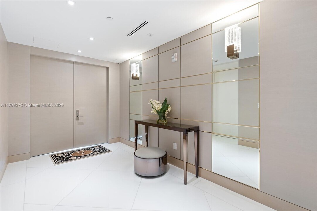 10203 Collins Ave in Bal Harbour, FL - Building Photo
