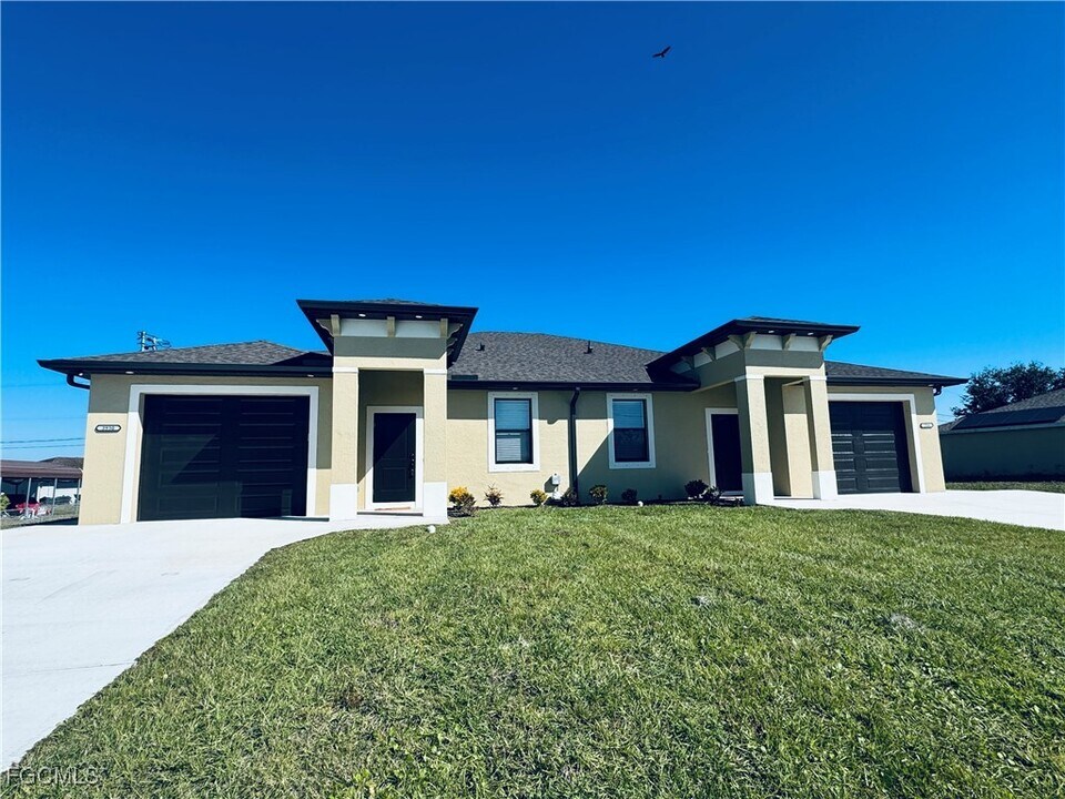 3950 20th St W in Lehigh Acres, FL - Building Photo