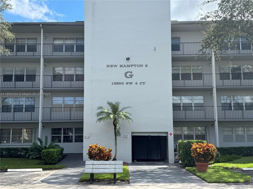 13250 SW 4th Ct in Pembroke Pines, FL - Building Photo