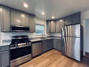 14 Chamberlain Ave in Yonkers, NY - Building Photo - Building Photo