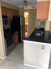 11704 Olde English Dr, Unit I in Reston, VA - Building Photo - Building Photo