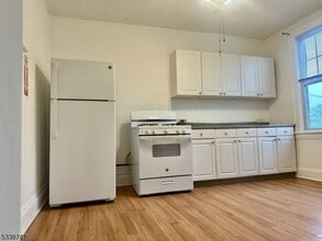 69 W Mount Pleasant Ave, Unit 1B in Livingston, NJ - Foto de edificio - Building Photo