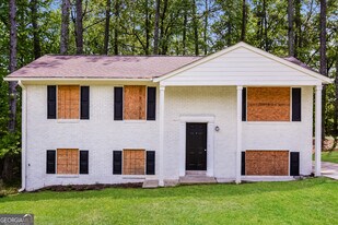 598 Oakside Dr SW in Atlanta, GA - Building Photo