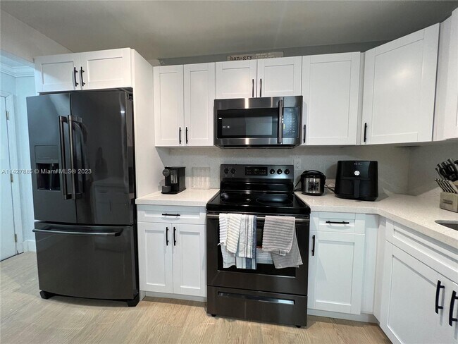 9225 SW 87th Ave-Unit -A12 in Miami, FL - Building Photo - Building Photo