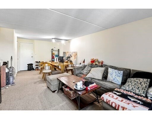 12 Ellery St-Unit -303 in Cambridge, MA - Building Photo