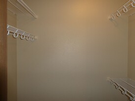 1032 NW Willow Dr in Grain Valley, MO - Building Photo