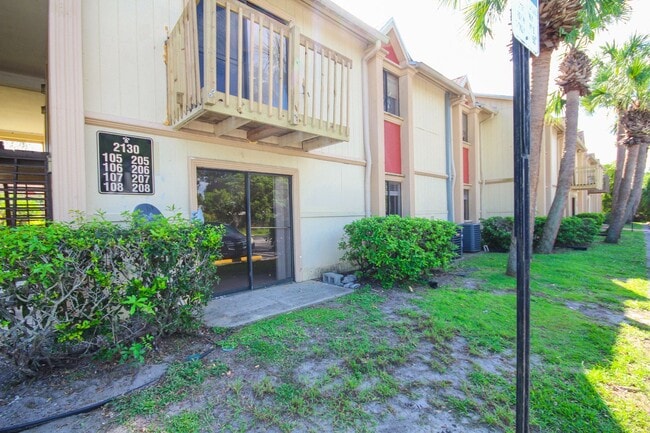 2130 Forest Knoll Dr NE in Palm Bay, FL - Foto de edificio - Building Photo