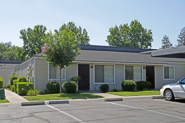 Saratoga in Merced, CA - Foto de edificio - Building Photo