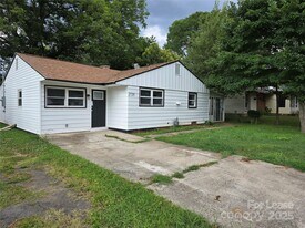 2720 Englehardt St in Charlotte, NC - Building Photo