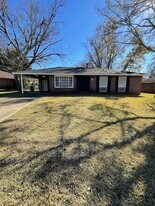 322 Upton Rd in Montgomery, AL - Building Photo