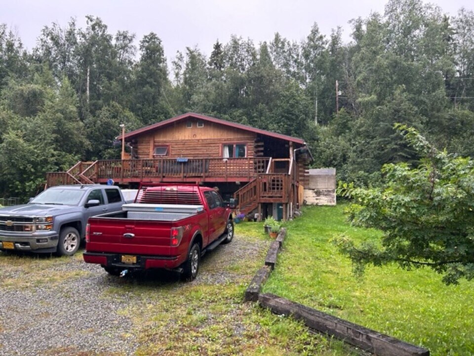 21808 Robin Dr in Anchorage, AK - Building Photo