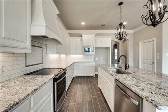 101 Maverick Ct in Granbury, TX - Building Photo - Building Photo