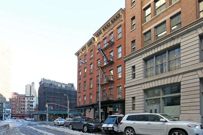 16 N Moore St in New York, NY - Building Photo - Building Photo