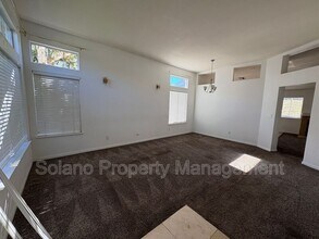 1687 Highland Cir in Fairfield, CA - Building Photo - Building Photo