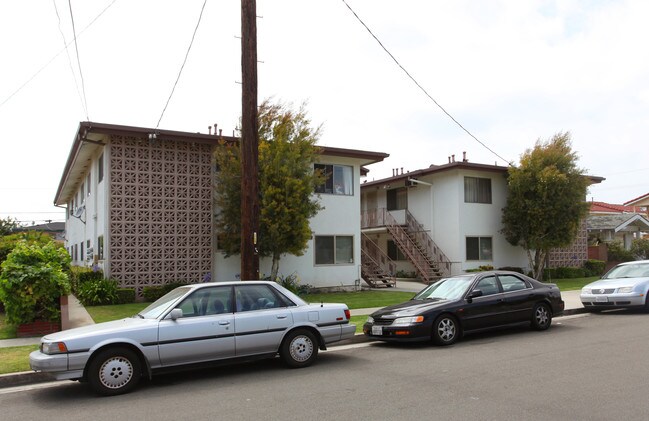 18619 Clarkdale Ave in Artesia, CA - Foto de edificio - Building Photo