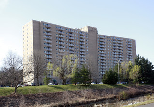 Parc East in Alexandria, VA - Building Photo - Building Photo