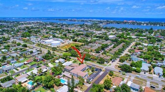 525 S Broadway in Lantana, FL - Building Photo