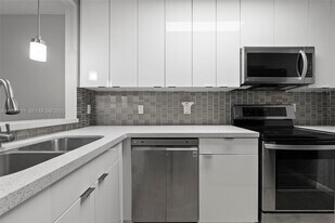 3586 N University Dr in Coral Springs, FL - Building Photo