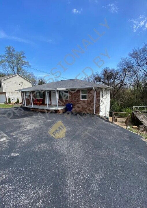 4240 Crestview Dr in Chattanooga, TN - Building Photo