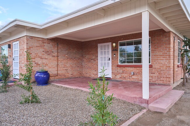 property at 2542 E Seneca St