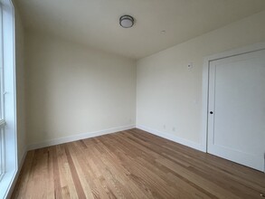 23 Cameron St, Unit 2 in Brookline, MA - Building Photo - Building Photo