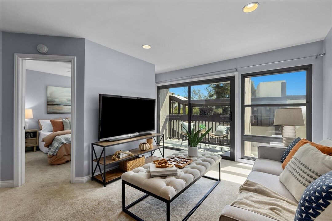 7765 W 91st St, Unit F3106 in Playa Del Rey, CA - Foto de edificio