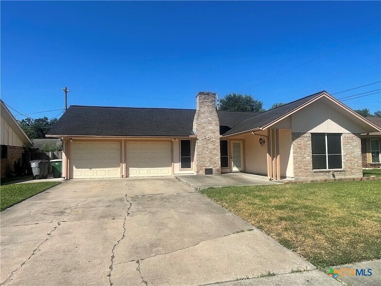 301 Richmond Rd in Victoria, TX - Building Photo