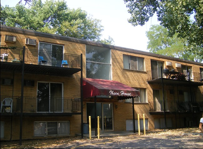 Ibsen House in Cincinnati, OH - Foto de edificio - Building Photo