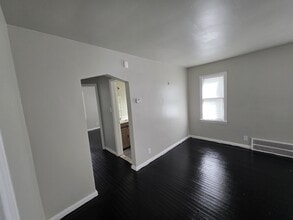 15825 Fairmount Dr in Detroit, MI - Building Photo - Building Photo