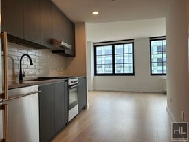 NORTHERN BOULEVARD in Queens, NY - Building Photo