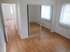 1331 E Ports O Call Dr in Palatine, IL - Building Photo - Building Photo