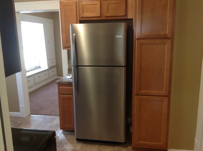 4027 E 52nd St, Unit Dn in Newburgh Heights, OH - Foto de edificio - Building Photo