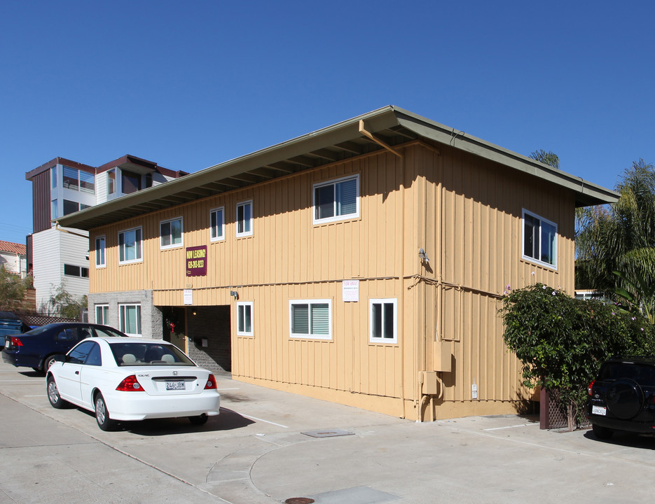 Harbor Place in San Diego, CA - Building Photo