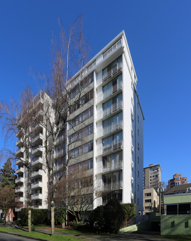 Edgemont Apartments in Vancouver, BC - Building Photo - Building Photo