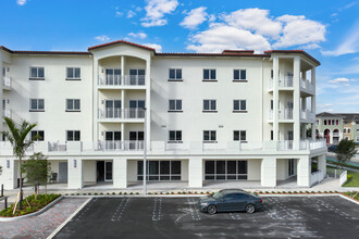 Grand at Doral in Doral, FL - Building Photo - Building Photo