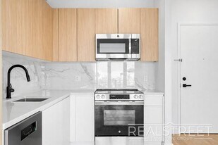 Rogers Avenue, Unit 602 in Brooklyn, NY - Building Photo