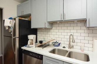 7319 N Rogers Ave in Chicago, IL - Building Photo - Building Photo