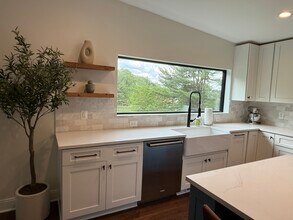 10904 Belgravia Ct in Great Falls, VA - Building Photo - Building Photo