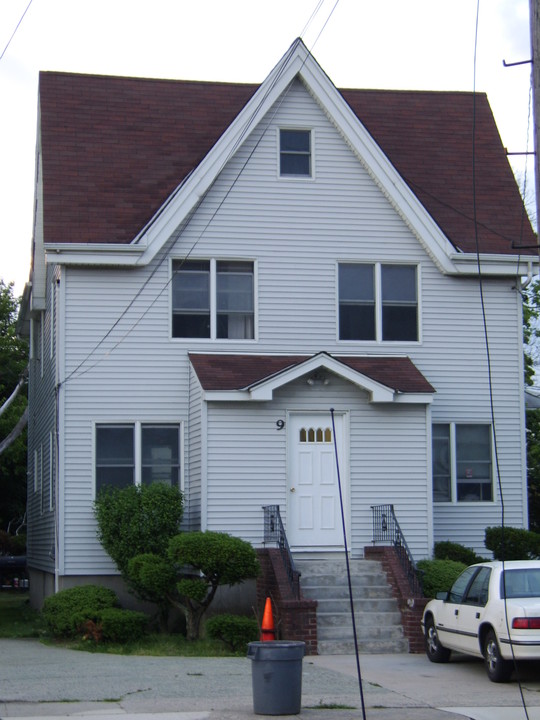 9 Cammerer Ave in East Rockaway, NY - Building Photo