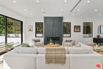 12700 Montana Ave in Los Angeles, CA - Building Photo - Building Photo