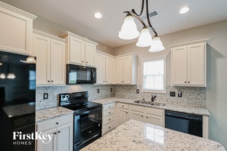 78 W Lumber Ct in Clayton, NC - Foto de edificio - Building Photo