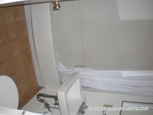 461 Massachusetts Ave, Unit 15 in Boston, MA - Foto de edificio - Building Photo