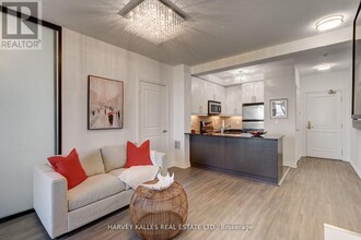 9235-9235 Jane St in Vaughan, ON - Building Photo - Building Photo
