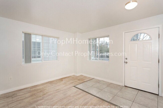 12929 NE Prescott Dr in Portland, OR - Building Photo - Building Photo