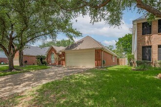 9502 Willow Crossing Dr in Houston, TX - Building Photo - Building Photo