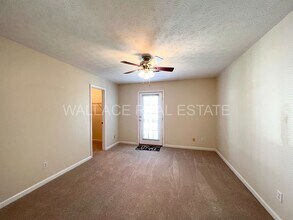 6918 Kings Crossing Way in Knoxville, TN - Foto de edificio - Building Photo