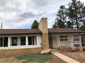 600 W Cheyenne Rd in Colorado Springs, CO - Building Photo