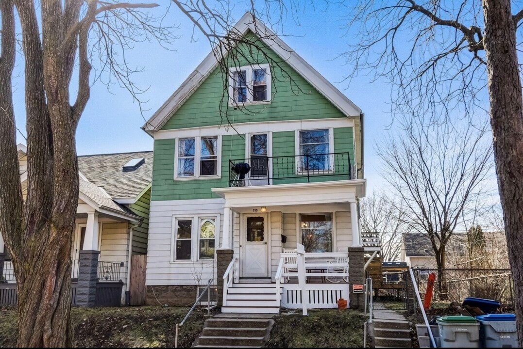 713 E Townsend St in Milwaukee, WI - Foto de edificio