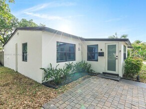 300 SW 23rd St in Fort Lauderdale, FL - Building Photo - Building Photo