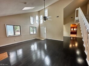 2465 Entrada Dr in Virginia Beach, VA - Building Photo - Building Photo